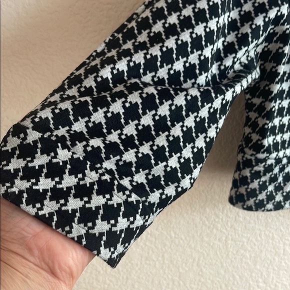 R & M Richards Black and White Cropped Blazer - Picture 4 of 10